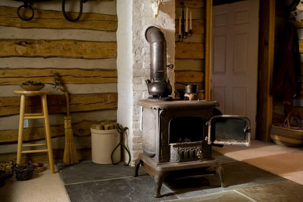 Freestanding gas stove