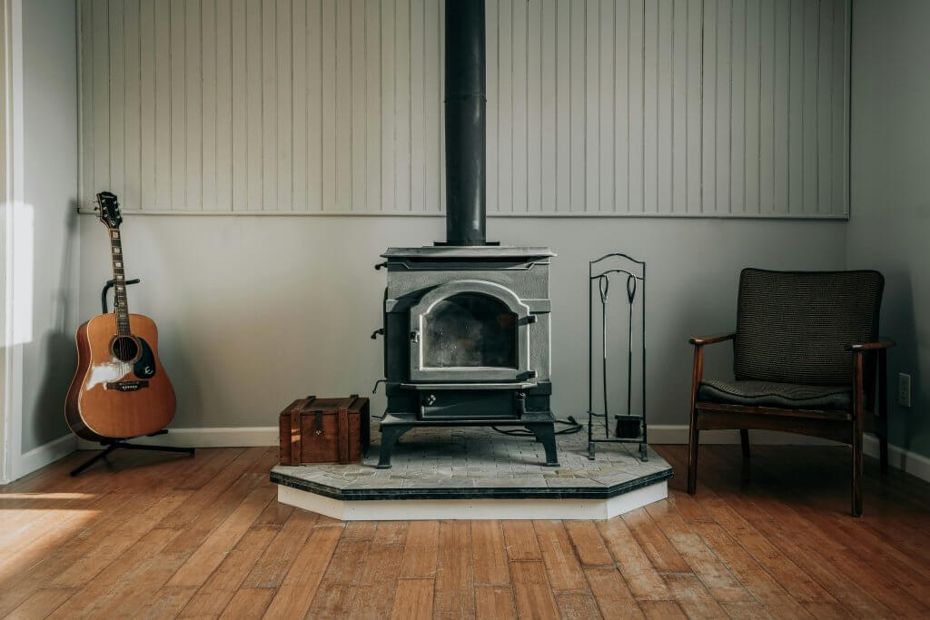 Freestanding pellet stove